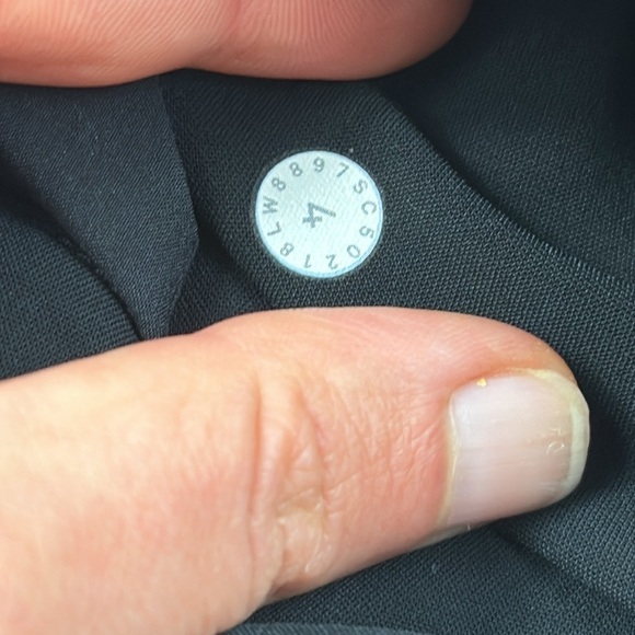 Lululemon On The Fly Skirt *21" Black - Picture 5 of 5